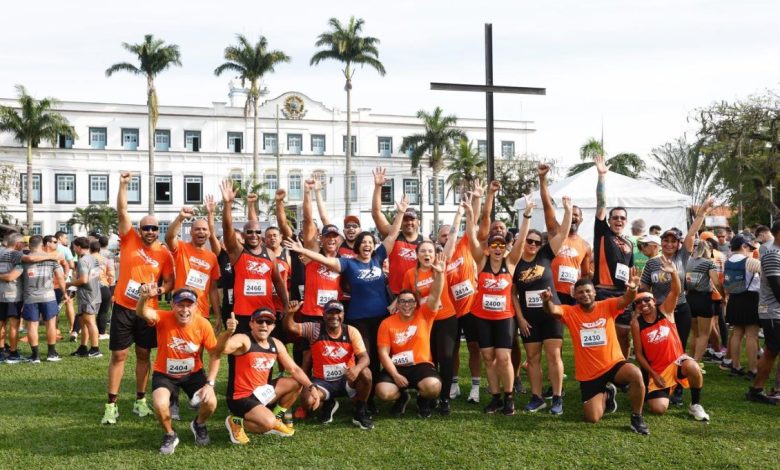 Corredores celebram com alegria a participação na Corrida Ternium