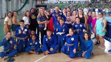 Alunos de jiu jitsu de Itaguaí se reúnem para foto