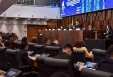 Jovens deputados participam das atividades do Parlamento Juvenil da Alerj no plenário