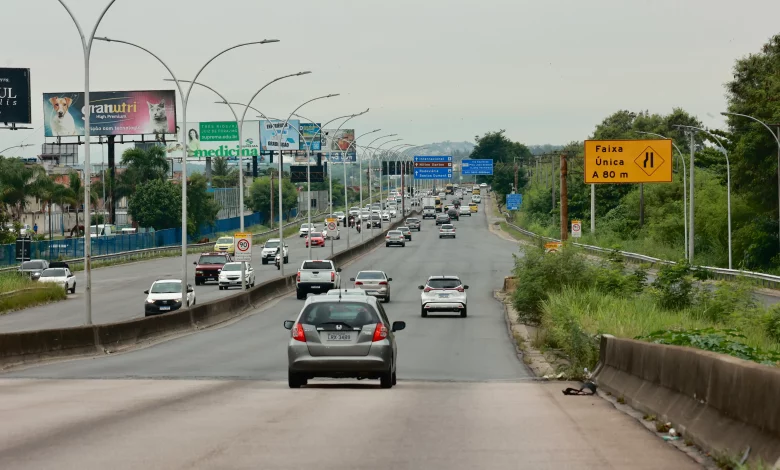 Movimento em uma rodovia no Rio de Janeiro.