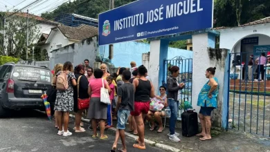 Moradores de Mangaratiba aguardam atendimento durante a ação do Natal Solidário