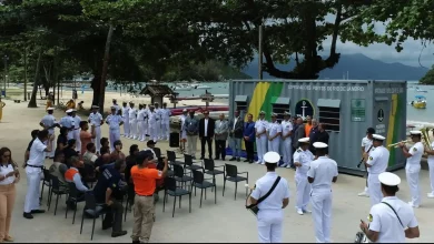 Cerimônia de inauguração do contêiner na Vila do Abraão, em Ilha Grande