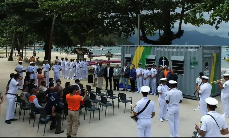 Cerimônia de inauguração do contêiner na Vila do Abraão, em Ilha Grande