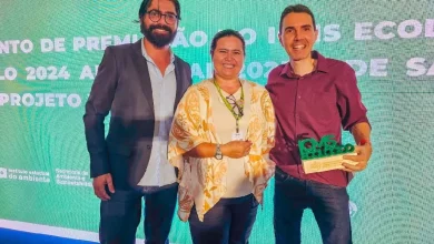 Representantes de Mangaratiba posaram com o prêmio de 3º lugar