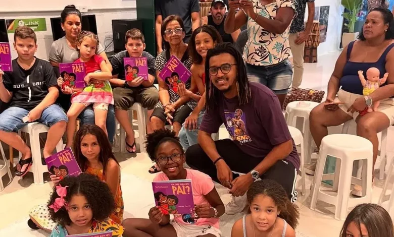 Autor Yago Eloy interage com o público jovem no Natal Literário.