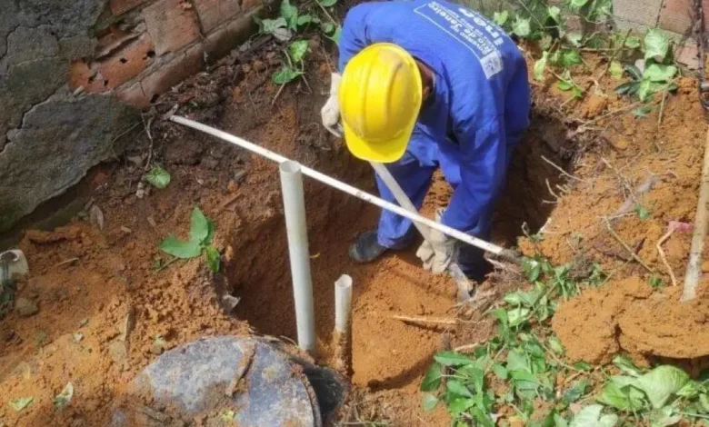 Realização profissional de escavação para instalação de biodigestor individual