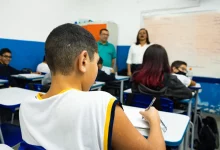 Aluno em sala de aula em Itaguaí