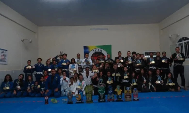 Equipe do Projeto 300 comemora a conquista de 61 medalhas