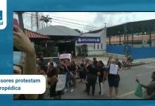 Professores protestam por 13º em Seropédica. Foto mostra abertura de vídeo sobre a manifestação.