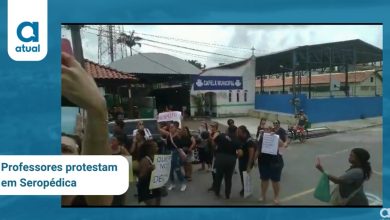 Professores protestam por 13º em Seropédica. Foto mostra abertura de vídeo sobre a manifestação.