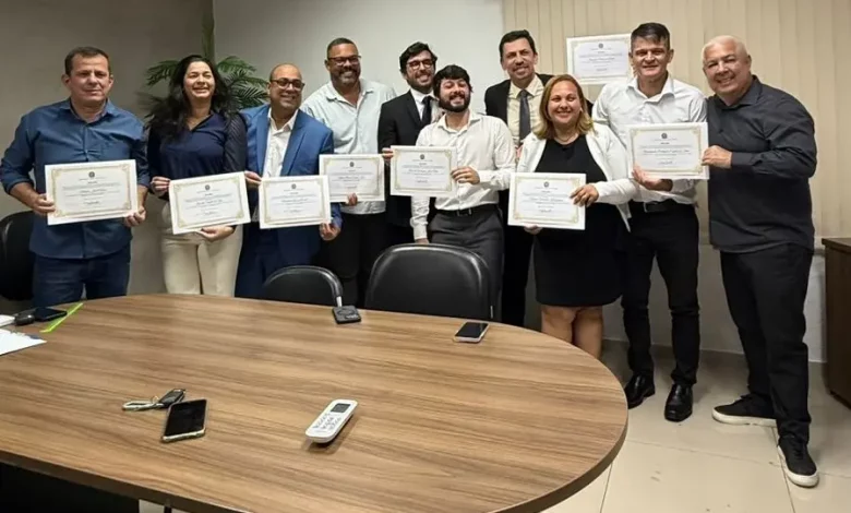 Na foto, são 10 vereadores eleitos, mas falta um: Agenor Teixeira (Foto: reprodução internet)