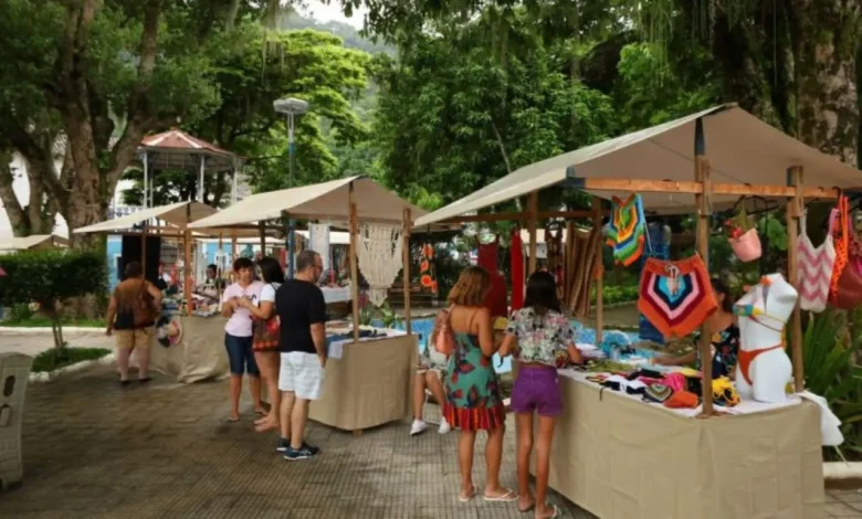 Feira cultural em Mangaratiba reúne artesões e artistas locais