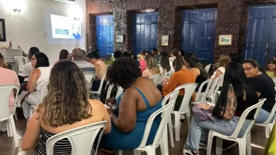 Profissionais da atenção básica de saúde de Mangaratiba participam do primeiro dia do curso.