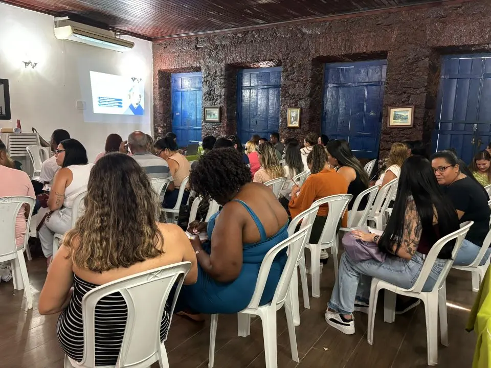 Profissionais da atenção básica de saúde de Mangaratiba participam do primeiro dia do curso.