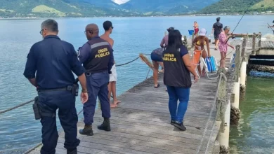 Agentes da Secretaria de Ordem Pública de Mangaratiba realizam fiscalização no cais do Mercado Municipal