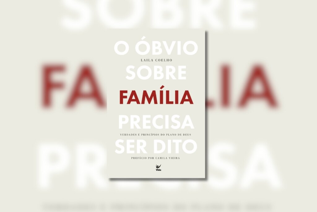 Capa do livro "O óbvio sobre família precisa ser dito" com o nome do livro escrito em branco e vermelho e fundo bege 