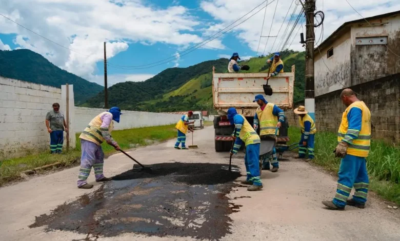 Equipes iniciaram os trabalhos de pavimentação na área da Expo, localizada na Estrada RJ-149