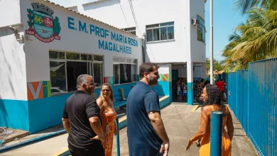 Prefeito Luiz Cláudio Ribeiro e o secretário de Educação, Tio Renato, visitaram a Escola Municipal Professora Maria Rosa Magalhães