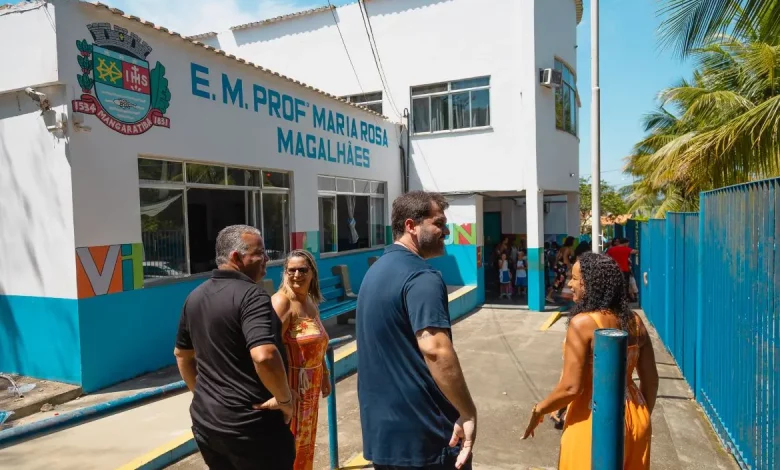 Prefeito Luiz Cláudio Ribeiro e o secretário de Educação, Tio Renato, visitaram a Escola Municipal Professora Maria Rosa Magalhães