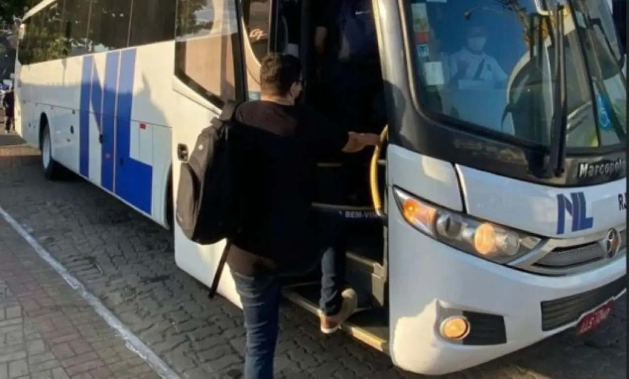 Estudantes de Mangaratiba embarcam no ônibus