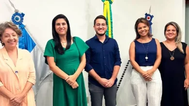 Vice-prefeito e secretário de Saúde de Mangaratiba, Lucas Venito, recebe o deputado federal Chris Tonietto para reunião