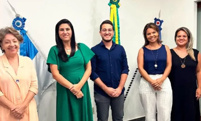 Vice-prefeito e secretário de Saúde de Mangaratiba, Lucas Venito, recebe o deputado federal Chris Tonietto para reunião