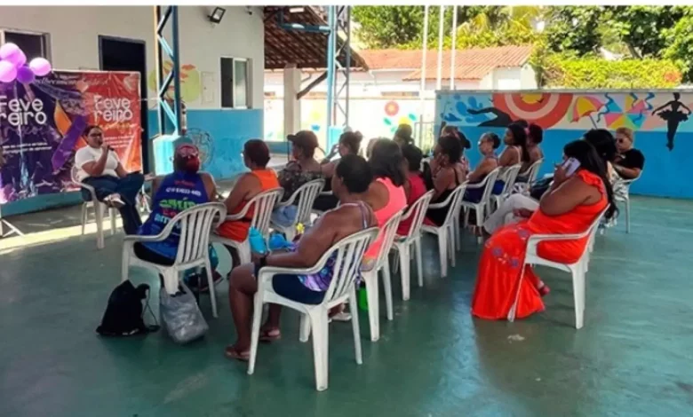 Idosos participam de palestra do Fevereiro Roxo e Laranja