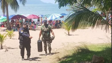 Agentes da Operação Verão realizam fiscalização em praia de Mangaratiba