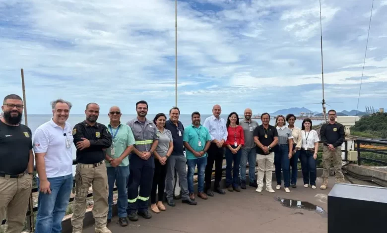 Equipe do Porto de Itaguaí e da nova Diretoria de Gestão Portuária da PortosRio posaram para foto