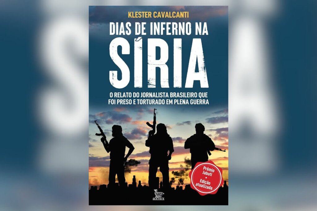 Capa de livro com título e nome do autor, e três homens vestidos com roupas de guerra na sombra