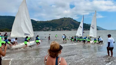 Atletas e entusiastas do esporte náutico impulsionam os barcos à vela