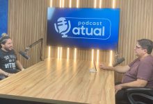 Esntrevistado e entrevistador sentados frente-a-frente