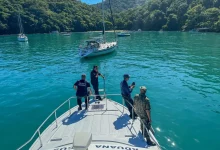 Agentes da Receita Federal, Polícia Federal e Marinha do Brasil durante a operação