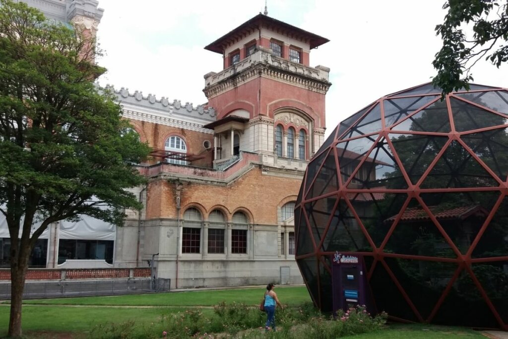 Imagem da fachada do Museu Catavento