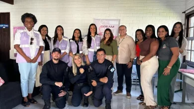 Equipe do CREAM Mangaratiba posa com os representantes da Secretaria da Mulher de Seropédica