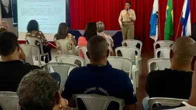 Participantes acompanham palestra durante o 1º Fórum Municipal de Saúde do Trabalhador