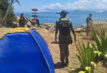 Agentes da Operação Verão desmontam acampamento irregular na Ilha da Vigia Pequena