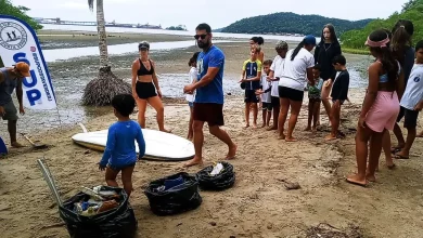 Voluntários do projeto Pequenos Remadores se unem para a ação de limpeza