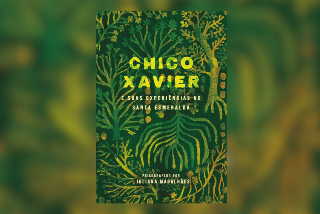 Capa do livro "Chico Xavier e Suas Experiências no Santa Esmeralda", ilustrada com um fundo verde repleto de padrões de folhagens