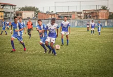 Jovens atletas em ação durante a Copa Verão Sub-17 em Itaguaí
