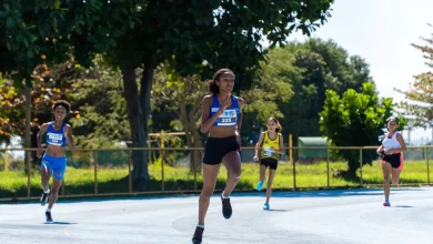 Atletas disputam prova de atletismo nos Jogos Escolares do Rio de Janeiro (JERJ), mostrando talento e dedicação