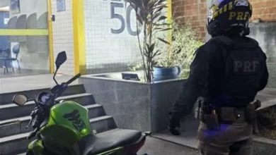 Agente da PRF encaminha motocicleta com placa adulterada à 50ª DP