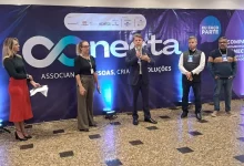 Presidente da Facerj, Robson Carneiro, discursa na cerimônia de abertura do evento