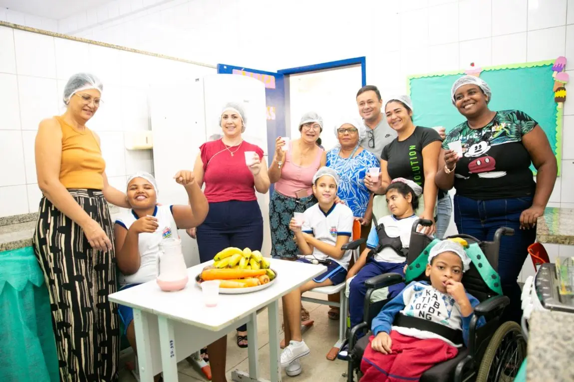 Alunos, responsáveis e equipe pedagógica do Cemaee de Itaguaí celebram mais uma oficina