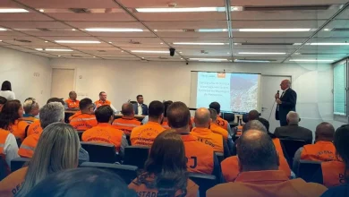 Agentes da Defesa Civil de diversos municípios fluminenses durante reunião na Alerj