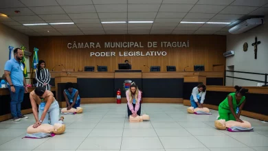 Participantes realizam treinamento prático de primeiros socorros