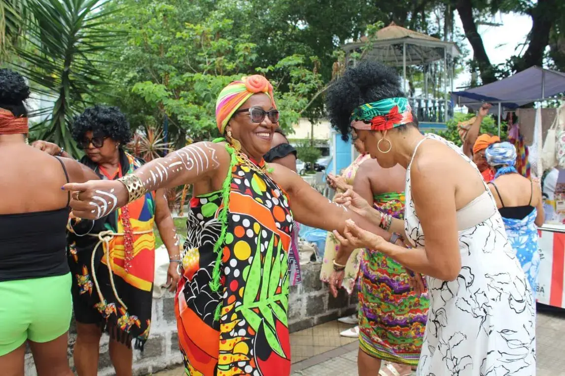 Artistas locais celebram a cultura afro-brasileira em Mangaratiba, em evento que valoriza as tradições e expressões populares