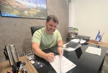 Prefeito Luiz Cláudio Ribeiro assina o Termo de Compromisso com o Governo Federal