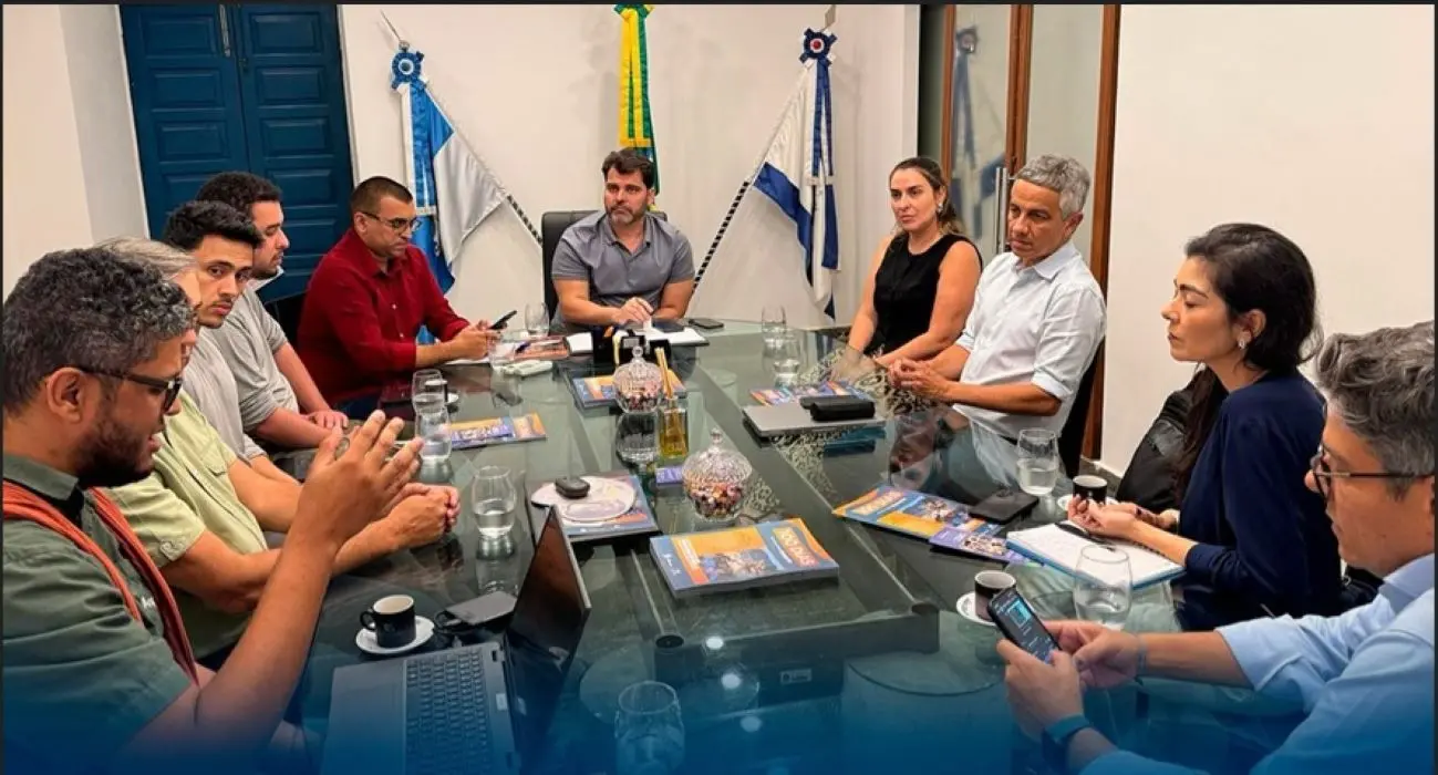 Reunião entre o prefeito Luiz Cláudio Ribeiro, representantes da Cedro Mineração, AMPLO Engenharia