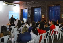 Profissionais da saúde participam do curso realizado no Centro Cultural Cary Cavalcanti